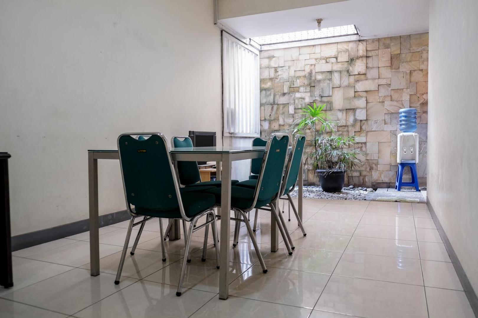 Reddoorz Near Supermall Karawaci 2 Tangerang Ngoại thất bức ảnh